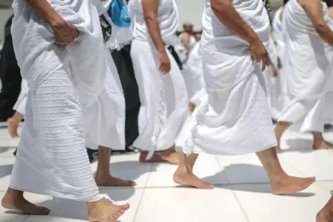 hukum memakai alas kaki