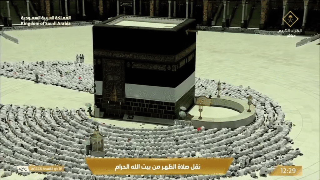 kiswah ka'bah dinaikkan
